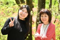 20260504 其田様母娘 ご満足を頂きました。お父さんを佐渡に残しての母娘の女子旅です。じぃ～じも佐渡に知り合いが居ますので、懐かしい気持ちになりました！！！ステンドグラス美術館は如何でしたか？今日はコンサートが有るとの事で楽しめたのではないでしょうか！！！